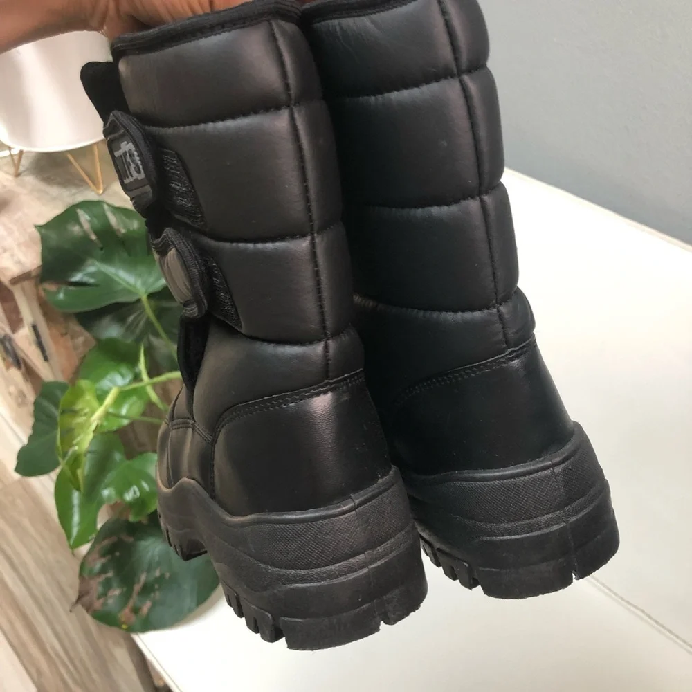Black snow boots
